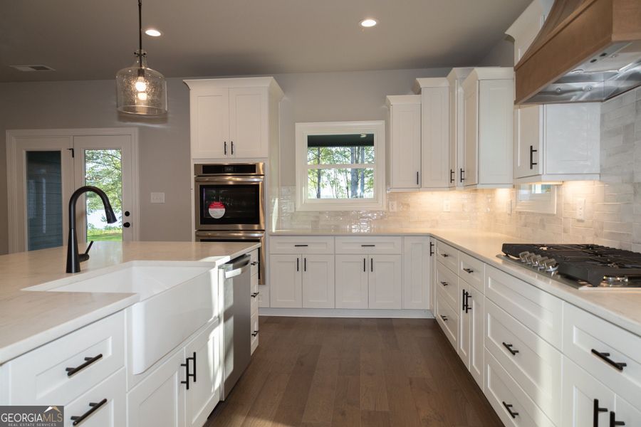 Furnished interior view inside a new home in Leverett Park, Newnan (Image 17).