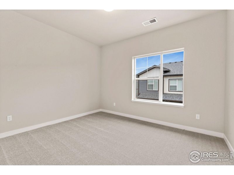 Spacious, unfurnished interior of a new home in The Lakes at Centerra - Discovery, Loveland (Image 12).