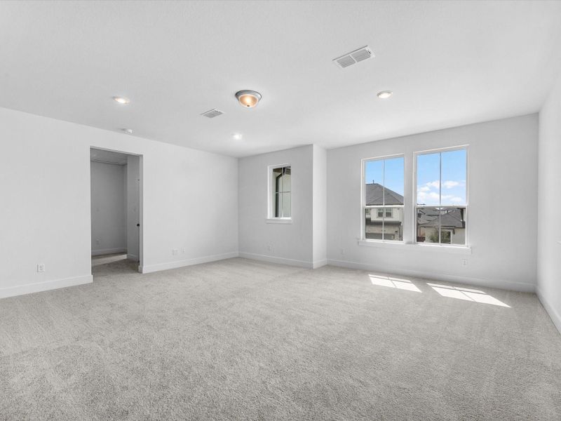 Spacious, unfurnished interior of a new home in Tompkins Reserve, Katy (Image 19).