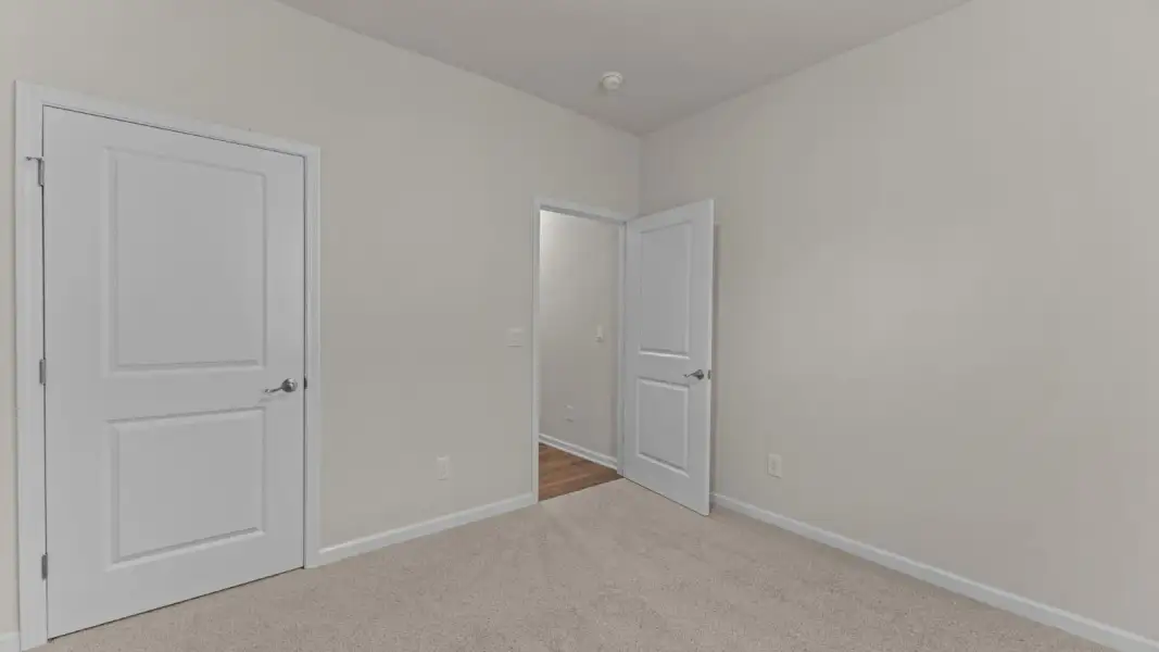 Spacious, unfurnished interior of a new home in Chambray, New Bern (Image 15).