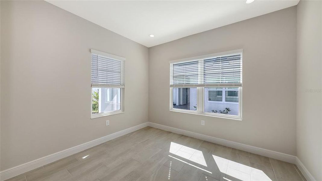 Spacious, unfurnished interior of a new home in , Venice (Image 15).