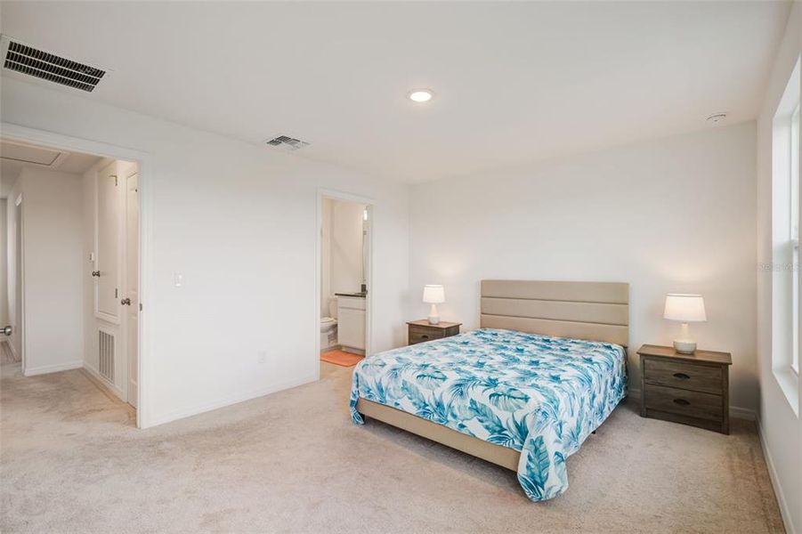 Furnished interior view inside a new home in , Winter Garden (Image 12).