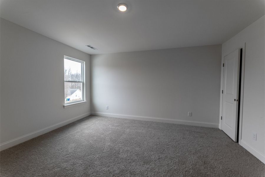 Spacious, unfurnished interior of a new home in Dorris Farm, White House (Image 30).