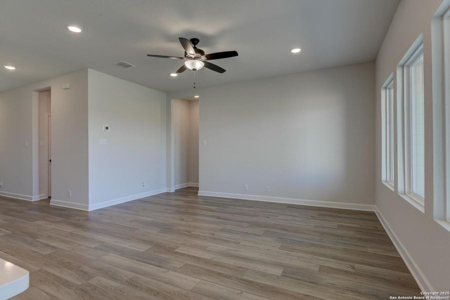Spacious, unfurnished interior of a new home in Cordova Trails, Seguin (Image 26).