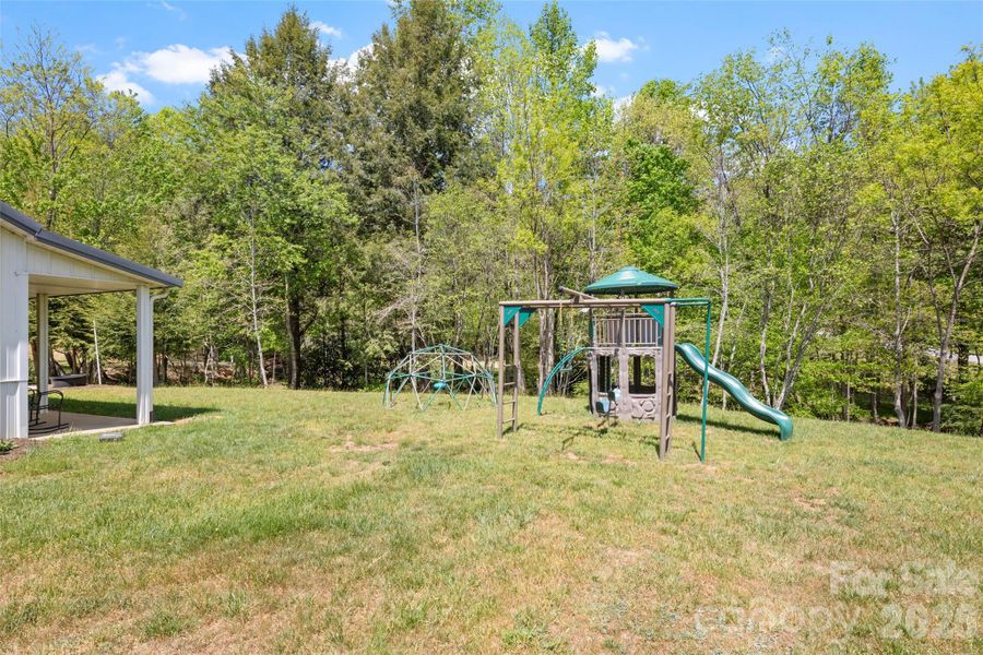 Community amenities in , Black Mountain (Image 31).