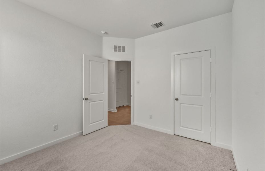 Spacious, unfurnished interior of a new home in County View, Temple (Image 14).