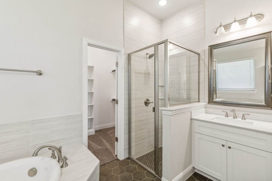 Furnished interior view inside a new home in Oaks of North Grove, Waxahachie (Image 19).