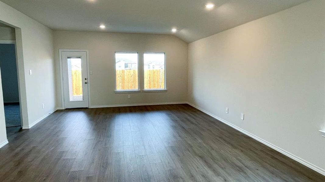Spacious, unfurnished interior of a new home in Sweetwater Springs, Sherman (Image 7).