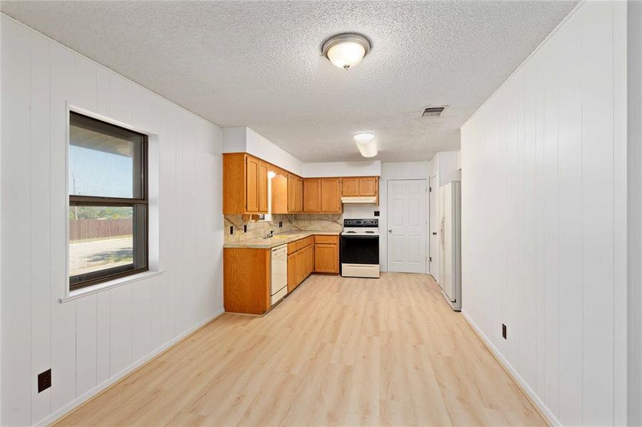 Furnished interior view inside a new home in , Brownwood (Image 6).
