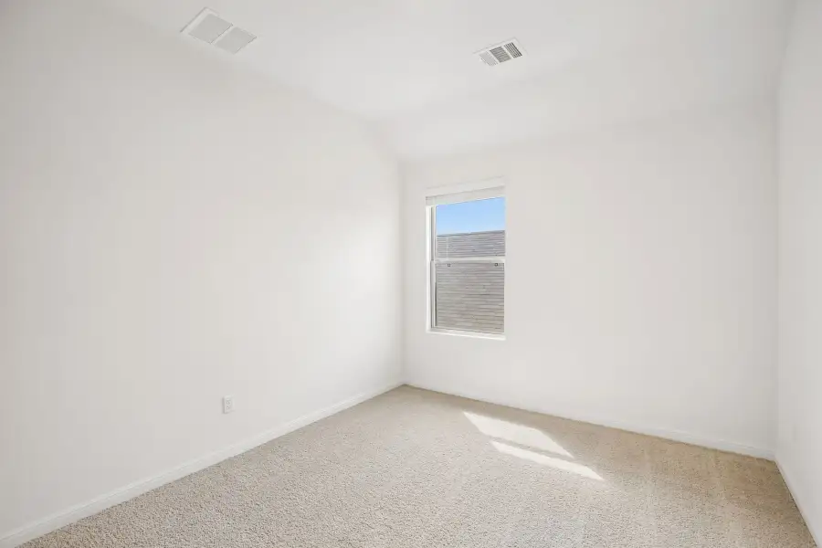 Spacious, unfurnished interior of a new home in Trinity Ranch, Elgin (Image 41).
