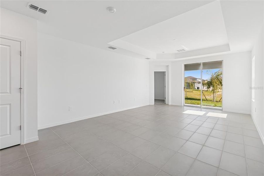 Spacious, unfurnished interior of a new home in Southpointe, Palmetto (Image 31).