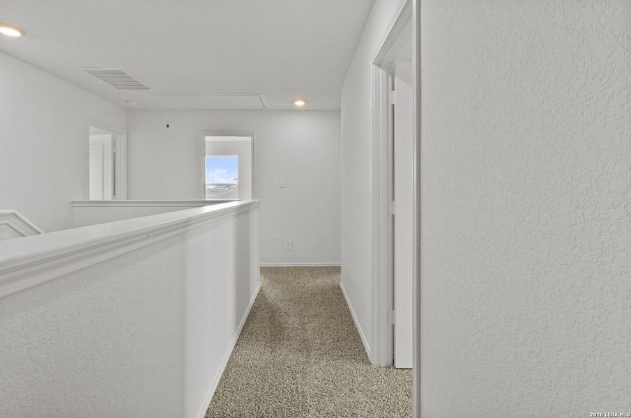 Spacious, unfurnished interior of a new home in Avenida, Converse (Image 14).