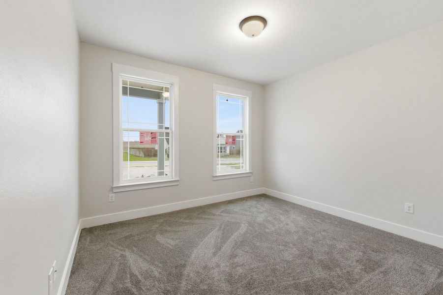 Spacious, unfurnished interior of a new home in Las Palomas Country Club Estates, La Vernia (Image 10).