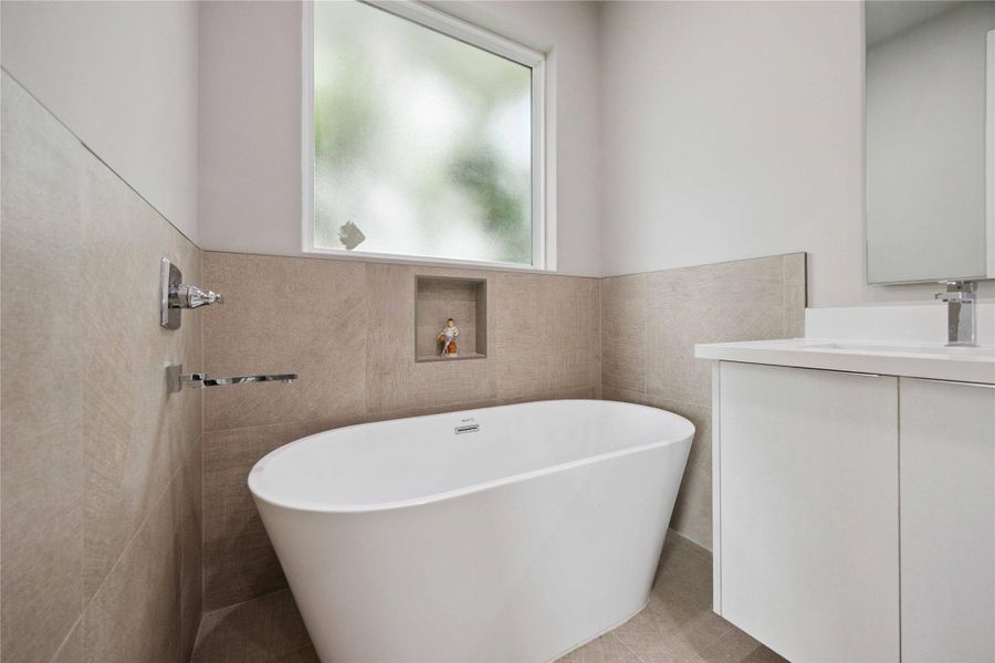 Furnished interior view inside a new home in , Houston (Image 10).