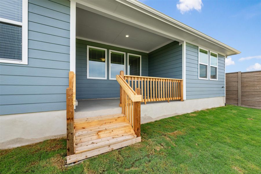 Exterior details and patio area of a home in Willow Springs, Buda (Image 11).