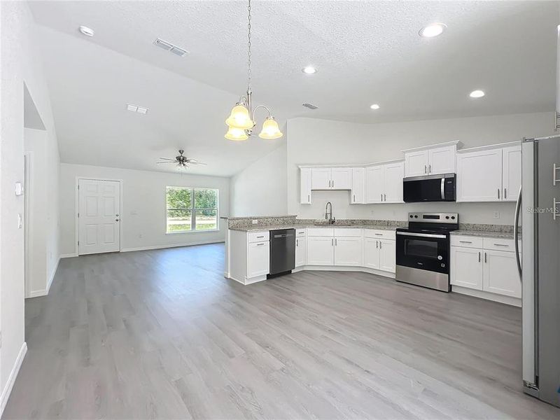 Spacious, unfurnished interior of a new home in , Dunnellon (Image 12).
