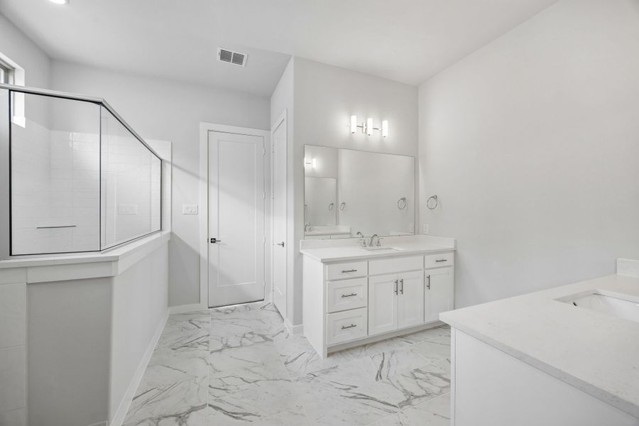Primary Bathroom in the Picasso II home plan by Trophy Signature Homes – REPRESENTATIVE PHOTO Primary Bathroom in the Picasso II home plan by Trophy Signature Homes – REPRESENTATIVE PHOTO