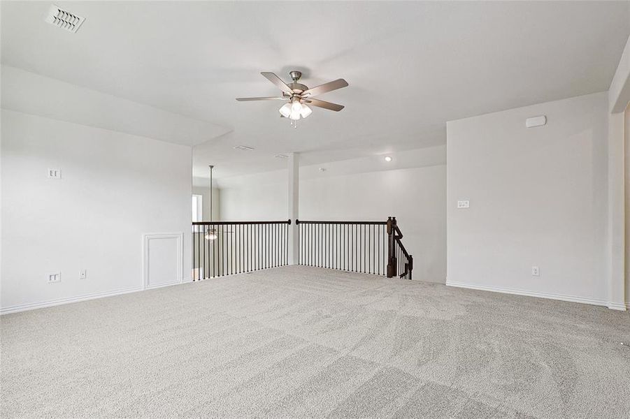 Unfurnished room with carpet and ceiling fan