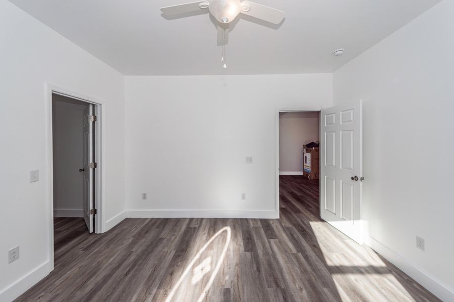 Spacious, unfurnished interior of a new home in , Goose Creek (Image 13).