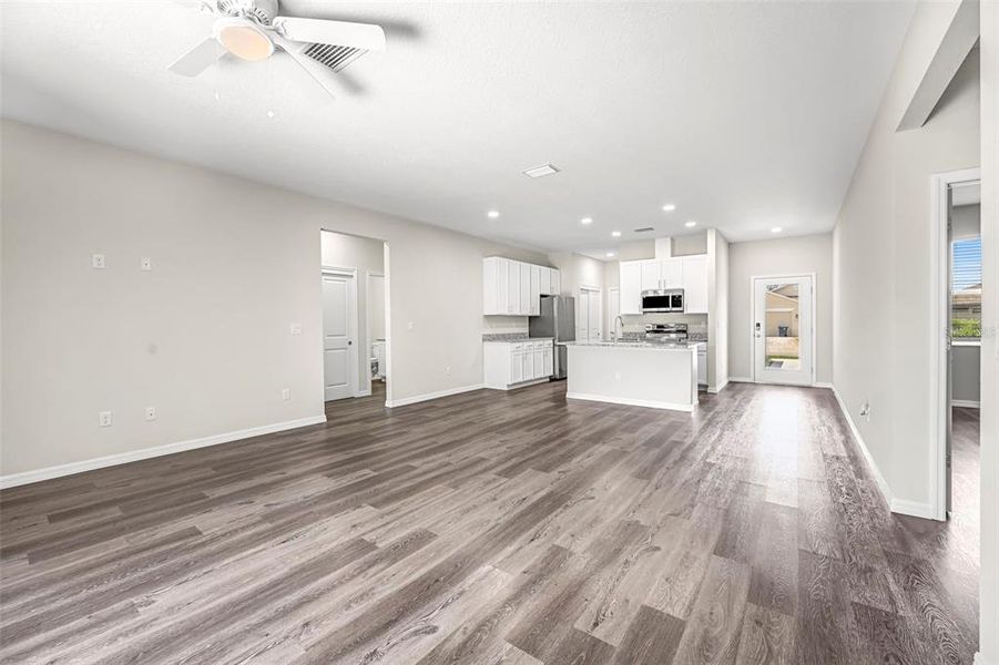 Spacious, unfurnished interior of a new home in , Weeki Wachee (Image 41).