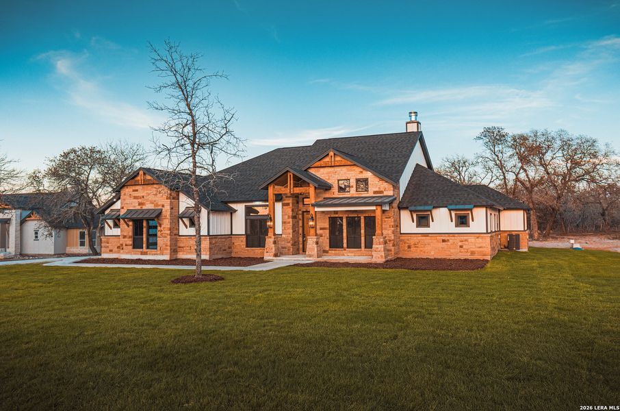 Exterior details and patio area of a home in , La Vernia (Image 23).