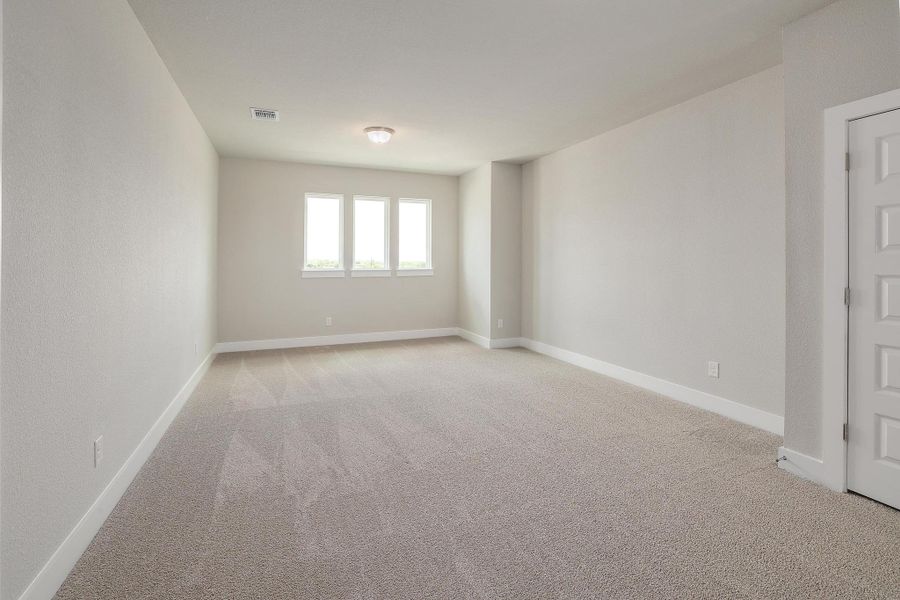 Spacious, unfurnished interior of a new home in Santa Rita Ranch, Liberty Hill (Image 30).