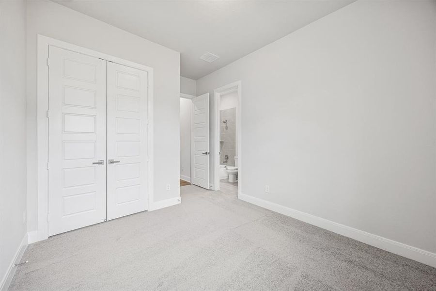 Spacious, unfurnished interior of a new home in Sandbrock Ranch, Aubrey (Image 28). Spacious, unfurnished interior of a new home in Sandbrock Ranch, Aubrey (Image 28).