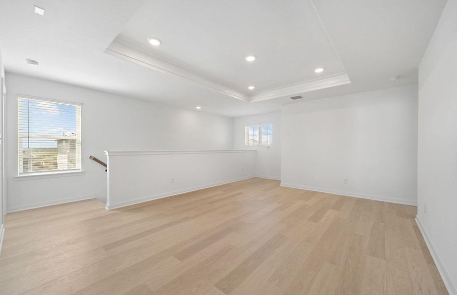 Spacious, unfurnished interior of a new home in Sunfield, Buda (Image 22).