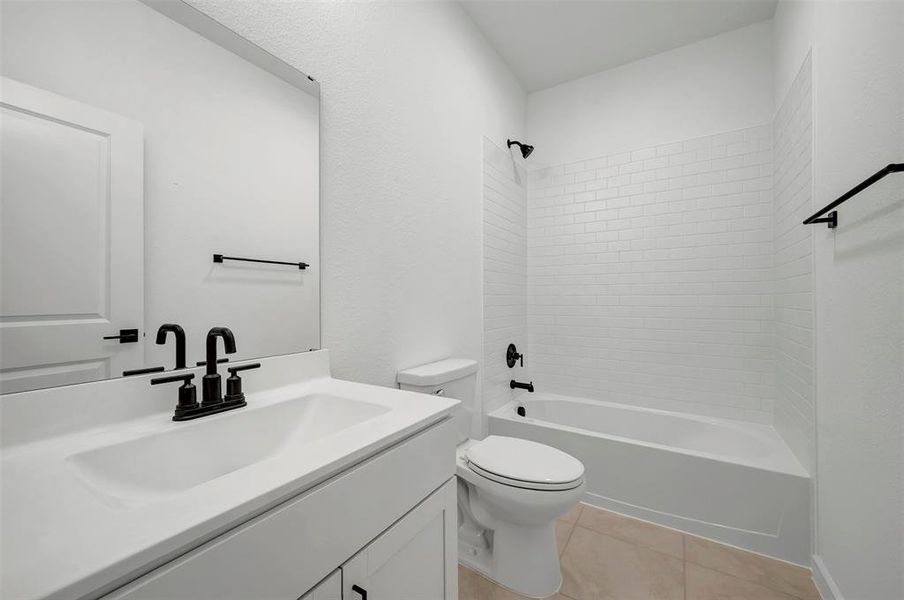 Furnished interior view inside a new home in Rolling Ridge, Van Alstyne (Image 7).