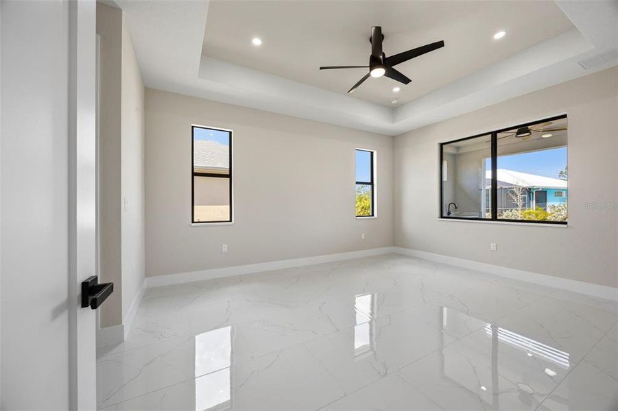 Spacious, unfurnished interior of a new home in , Placida (Image 25).