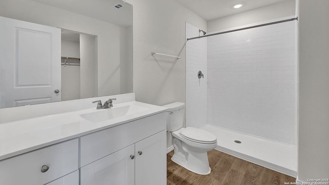 Furnished interior view inside a new home in Ladera, Luling (Image 6).