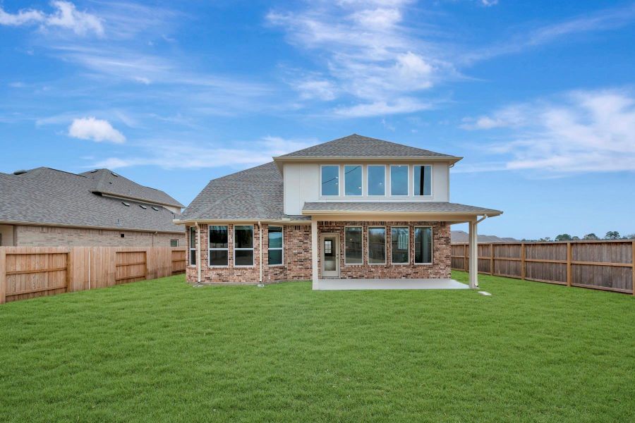 Exterior details and patio area of a home in Sorella, Tomball (Image 22).