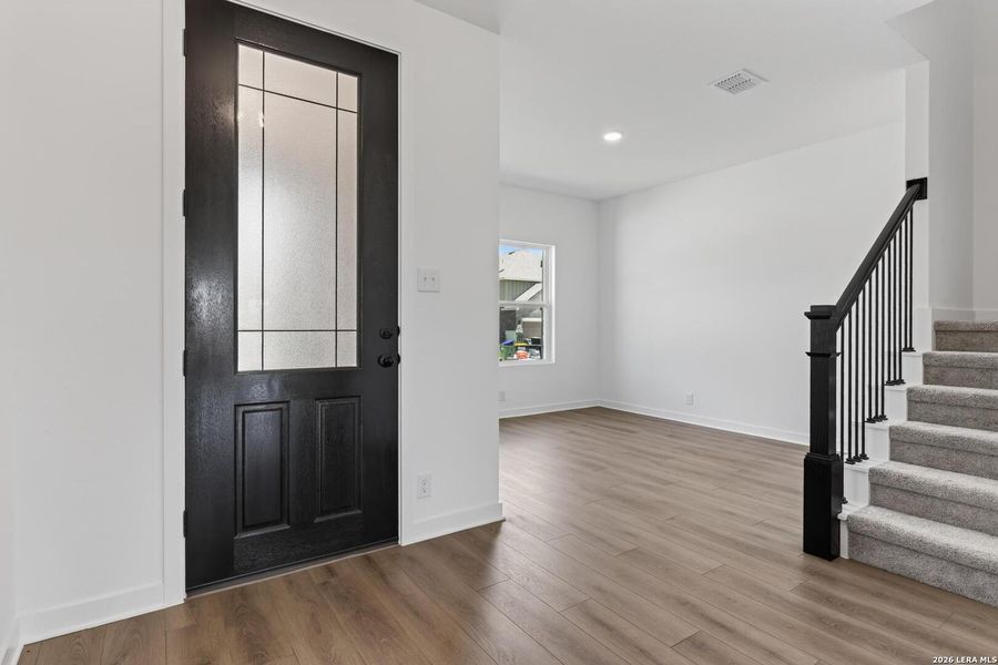 Spacious, unfurnished interior of a new home in Nopal Valley, San Antonio (Image 31).