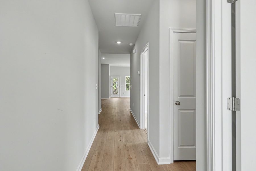 Spacious, unfurnished interior of a new home in Hainer Place, Conway (Image 14).