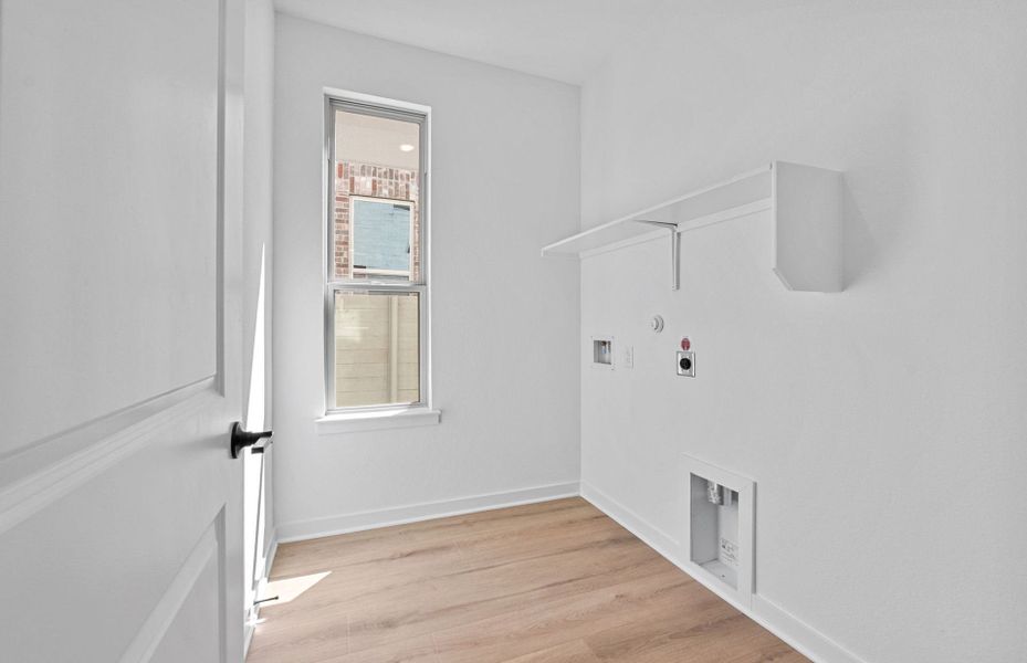 Spacious, unfurnished interior of a new home in Wolf Ranch, Georgetown (Image 22).
