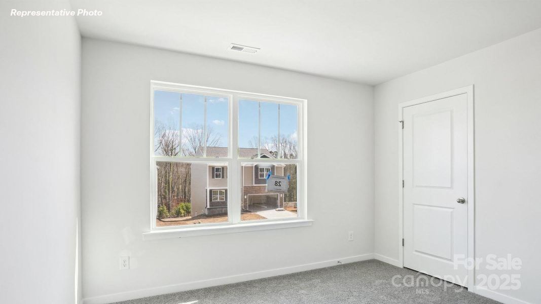 Spacious, unfurnished interior of a new home in Reedy Creek Preserve, Charlotte (Image 18).