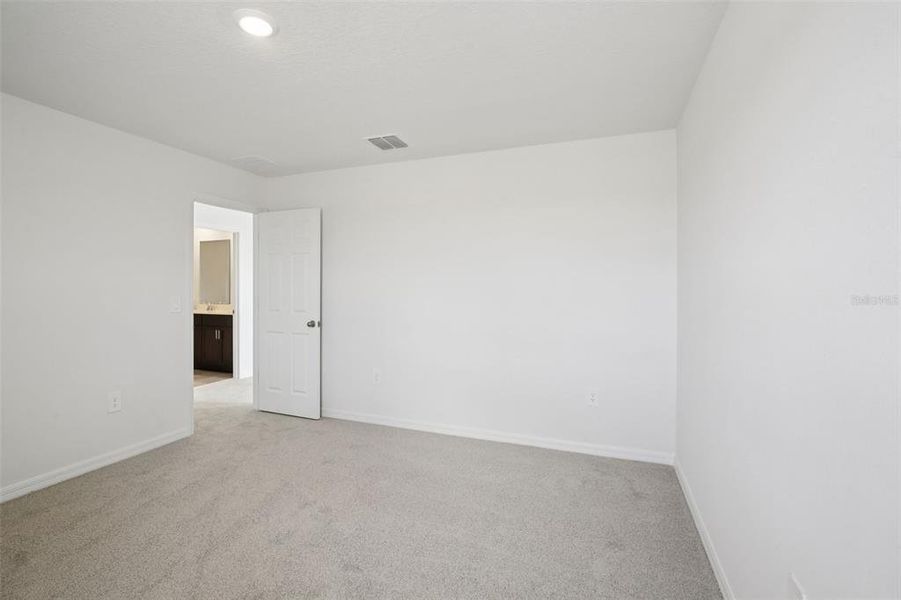 Spacious, unfurnished interior of a new home in , Lake Alfred (Image 31).