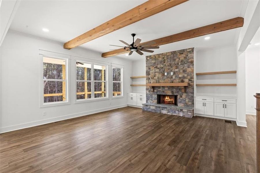 Spacious, unfurnished interior of a new home in , Waleska (Image 39).