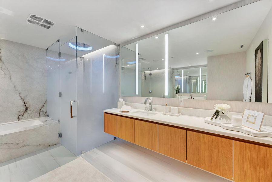 Furnished interior view inside a new home in , Fort Lauderdale (Image 44).