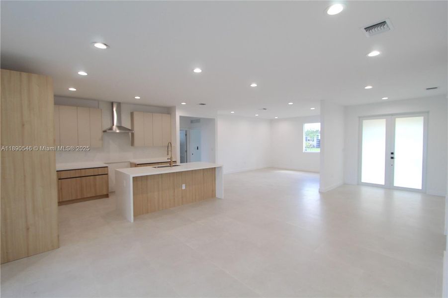 Spacious, unfurnished interior of a new home in , Miami (Image 22).