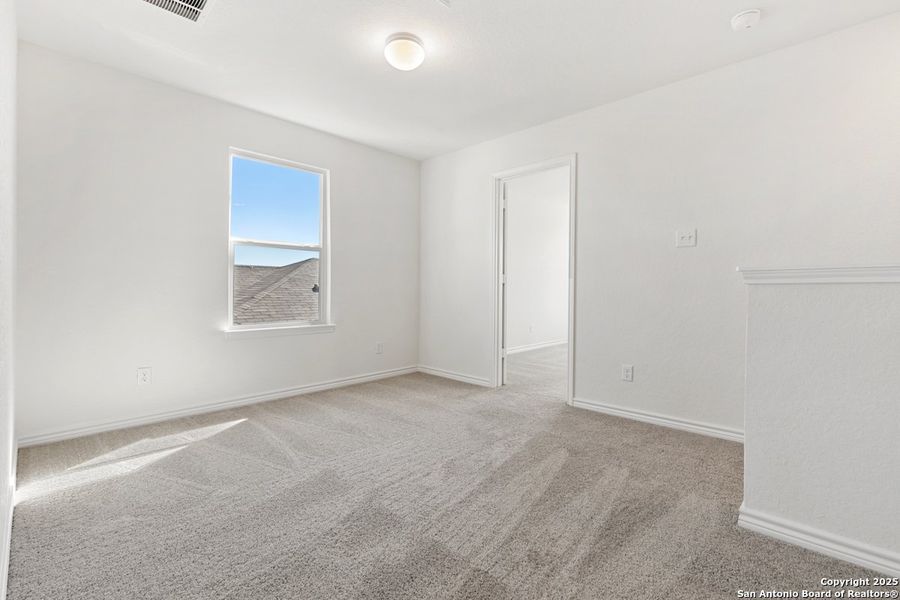 Spacious, unfurnished interior of a new home in Punta Verde, Converse (Image 8).