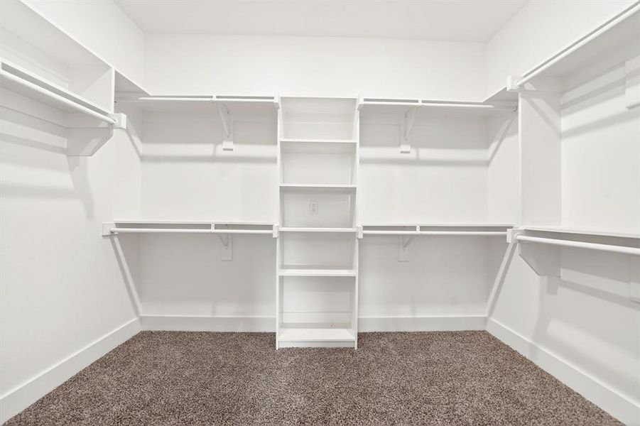 Spacious, unfurnished interior of a new home in , Edgewood (Image 25).