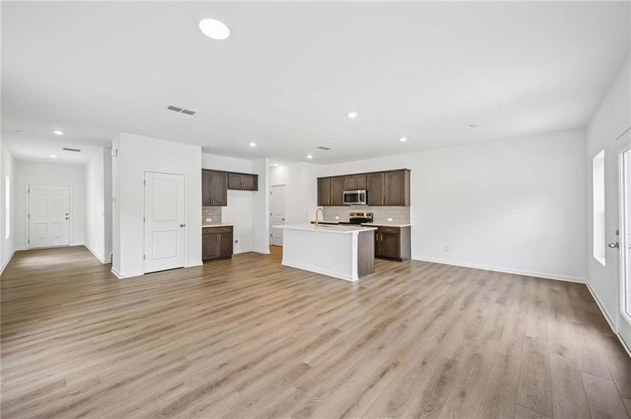 Spacious, unfurnished interior of a new home in Leydenview, Mableton (Image 20). Spacious, unfurnished interior of a new home in Leydenview, Mableton (Image 20).