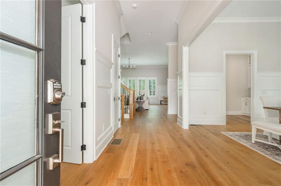 Spacious, unfurnished interior of a new home in , Brookhaven (Image 20).
