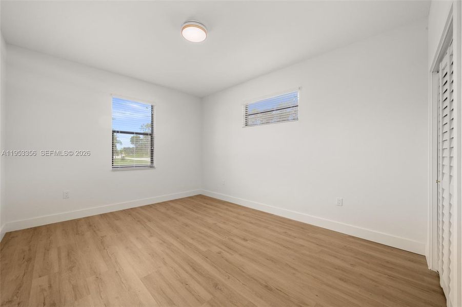 Spacious, unfurnished interior of a new home in , Sebring (Image 20).