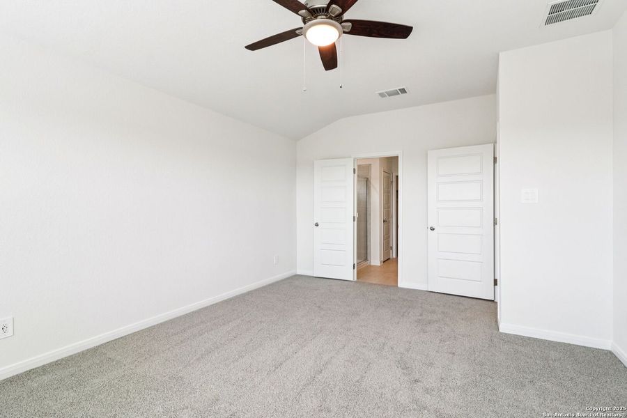 Spacious, unfurnished interior of a new home in Catalina, Converse (Image 24).