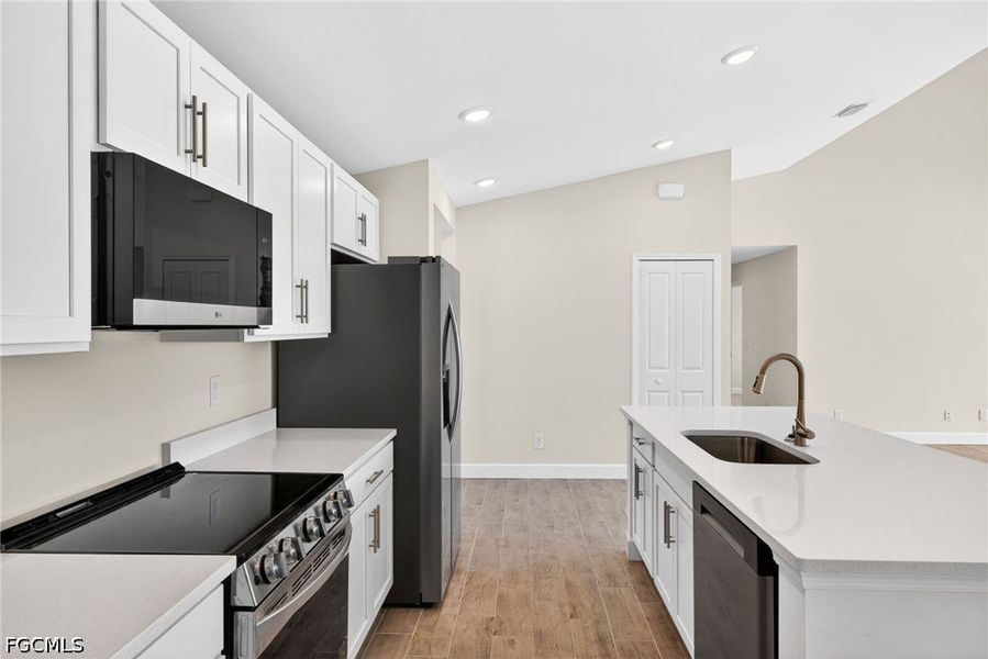 Furnished interior view inside a new home in Cape Coral, Cape Coral (Image 8).