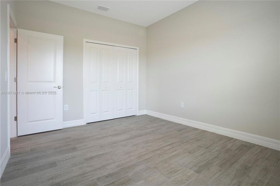 Spacious, unfurnished interior of a new home in , Port Charlotte (Image 10).