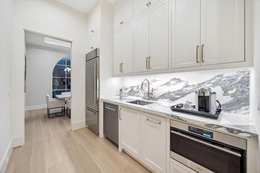 [Scullery/Catering Kitchen] A beautifully designed scullery with Italian marble elevates entertaining, offering a gracious secondary prep space that keeps the main kitchen effortlessly polished while hosting.