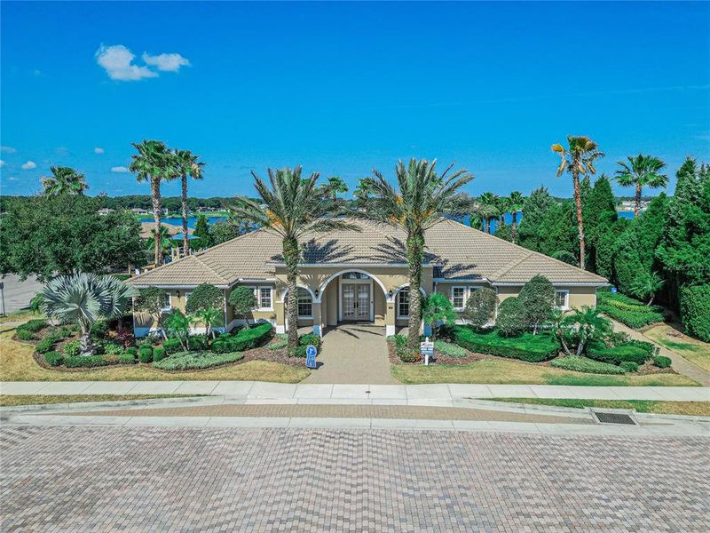 Community amenities in , Auburndale (Image 36).